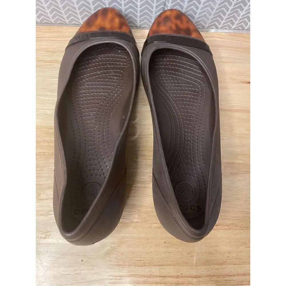 ✅Crocs brown cheetah print ballet slippers
